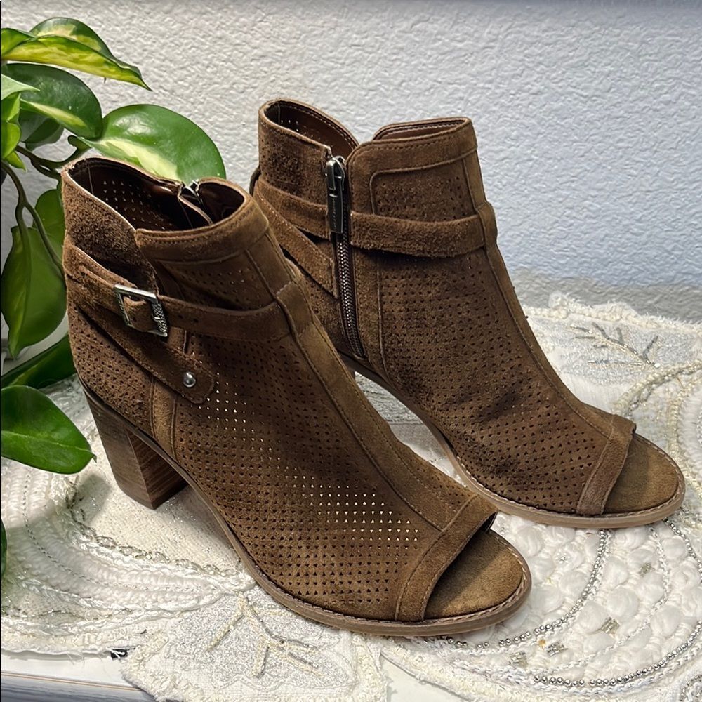 EUC Vince Camuto Peep Toe Booties